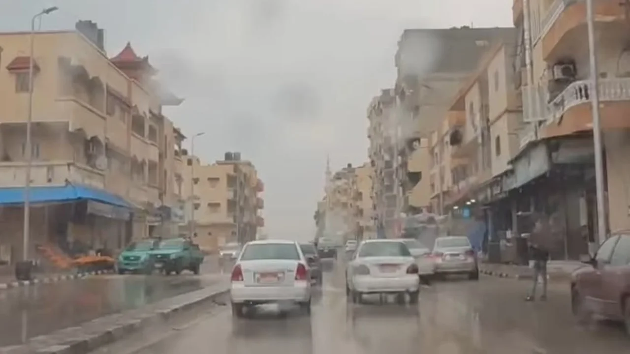 أمطار غزيرة وسحب رعدية تضرب السواحل الشمالية ومناطق الوجه البحري خلال الساعات المقبلة